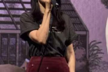當媽後等7年才回歸！孫藝真現身影院哭到轉身擦淚　廉惠蘭暖心安慰