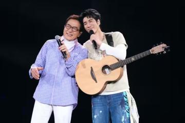 成龍在演唱會上主動與王力宏嘴對嘴親吻！網友直呼不適：我吐了