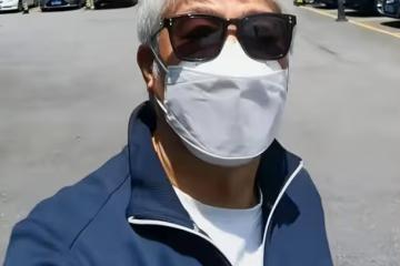 64歲港星定居內地！辦醫保卡大讚福利多，在珠海街頭閒逛無人認出