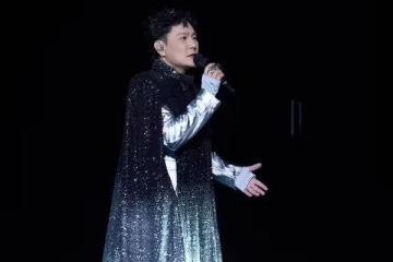 張信哲合體萬人紐約「走路上班」！　台下1舉動嗨喊：我被寵壞了