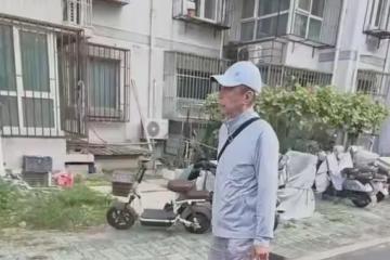 錢再多有什麼用?67歲馮鞏去哥哥家過中秋,一句話讓人紅了眼眶