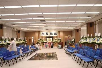 一路走好!香港男星因病逝世後設靈!吳彥祖成龍陳敏之送花牌!港星好友稱難忘一起去夜店