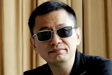 王菲憑啥躲過王家衛「折磨」?她的「躺平生存法」,職場人都該學