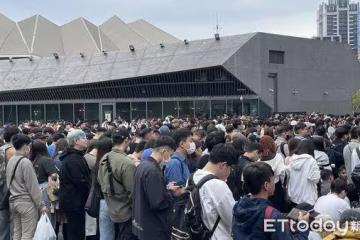 直擊／搶看蔡依林！　現場擠爆5千粉...癱瘓北流畫面曝光