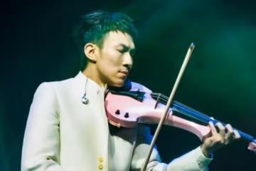 阿龔演出一半「突被亂入」! 大咖男歌手笑喊:希望沒有添亂