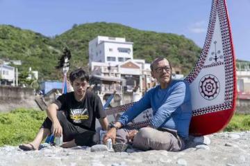 父子517天造舟潛行太平洋 以身實踐海洋文學