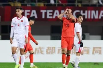 U22國足爆冷0-1輸越南，裁判多次放水仍輸球，全網怒了！