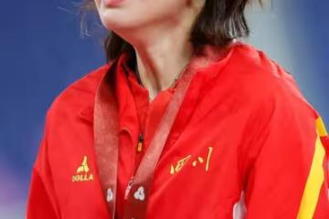 吳艷妮媽媽怒懟惡評：眾人對她自信的討厭，究竟刺痛誰的心？