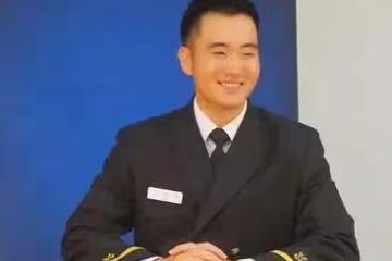 三星「太子」李智昊海軍結業,父母16年首同框,豪門親情不缺位