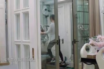 袁姍姍有多懶,衣服扔一地,衛生間滿到無從下手,屋子更像垃圾站