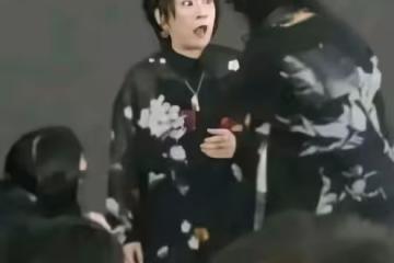 大槻真希上海演唱時突然中斷,本人愣在原地懵圈,驚厥錯愕
