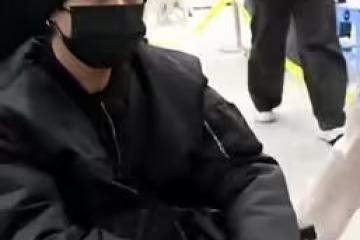 SKZ Lee Know坐輪椅返韓! JYPE首發公告「精密檢查結果」