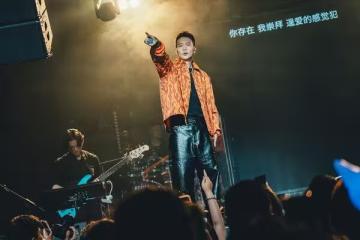 蕭秉治被瘋狂示愛! 嘴甜回一句挨嗆「你這個渣男」