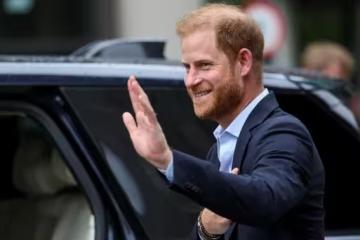 哈里王子含淚心聲曝光！懇求英媒放過妻兒，最大心結竟是…