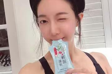 42歲宋米秦當媽練出「11字腹肌」火辣美照曝光 親曝私下鍛鍊秘訣