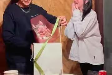 禾浩辰下跪「用餘生寵你」求婚誓詞超閃! 吳品潔落淚…當眾激吻
