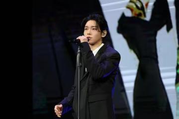 福利天花板！EXO CHEN來台「1對1自拍」逾千人　衝下台合唱歌迷