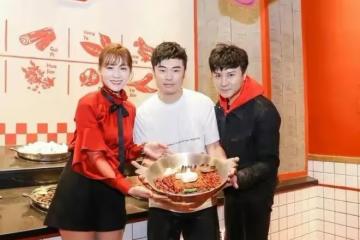 陳赫退出賢合莊股東引熱議，加盟商集體維權，帳號停更多日被謾罵