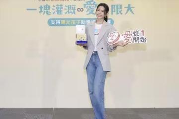 2歲小腰果突摸Selina肚子脫口「寶寶出來」 她驚呼:在預言二胎?