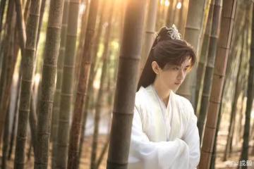 陸劇男神成毅遭極端騷擾!「長期被跟蹤」私車被追逼、噴紅漆辱罵