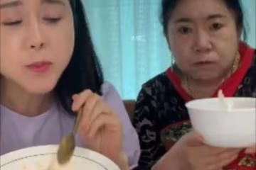 45歲咸素媛跟婆婆直播,被網友嫌棄太老,網友:婆婆比你年輕