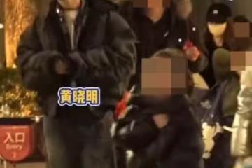Angelababy黃曉明離婚4年「同游迪士尼」！全黑包緊緊⋯真實互動全被拍