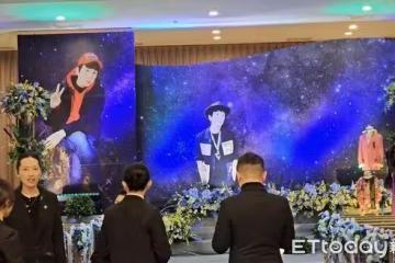 曹西平今舉辦告別式！現場發送「醜八怪紀念哨子」　小S、胡瓜送花致哀