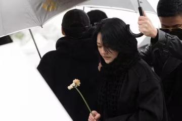 S媽哭喊「寶貝重生了」！　小S致詞淚謝具俊曄：沒有雜質的心守護著我姐