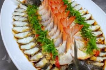 清蒸蒜香鱸魚