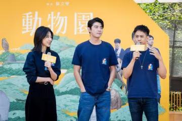 白犀牛記得他!王柏傑回壽山「被討摸」融化 邵雨薇看傻:根本像寵物