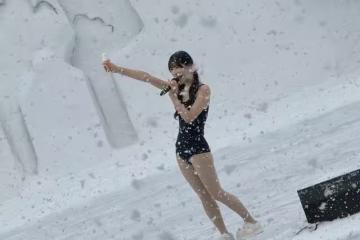 日女偶像「雪祭穿泳裝表演惹議」　公司急上火線發聲喊冤