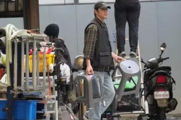 黃騰浩退居幕後「忙搬桌椅」！　角頭團隊新作懷秋、吳念軒雙帥登場