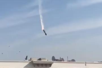 TVB前男星與太太開直播講述驚險逃生經歷!自爆飛彈在頭頂上空飛過,坐飛機怕被擊中!