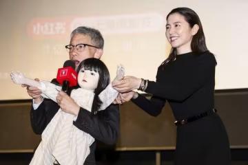 長澤雅美女兒對人偶講話「畫詭異塗鴉」　《鬼娃娃》封日版安娜貝爾
