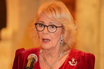 78歲卡米拉揭露王室秘密！這句警告讓孩子們的未來岌岌可危！