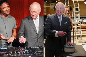 查爾斯變身DJ!77歲老頭的現場表現讓年輕人驚呆了!