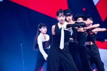 SUPER JUNIOR鬥嘴實境秀 韓援啦啦隊海莉意外成激勵重點