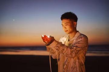 蕭秉治驚喜宣布雙喜臨門! 五月天+五迷助圓夢超感動