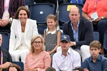 王室內幕曝光,威廉含淚逼宮,安德魯被拋棄,接班人竟是她!