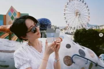 柯佳嬿「0偽裝去兒童樂園玩」!搭摩天輪全被拍 網:是老公視角嗎