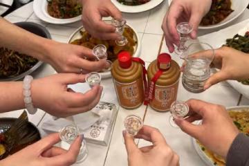 中國人真不愛喝酒了？酒桌冷了，生活才真正熱了