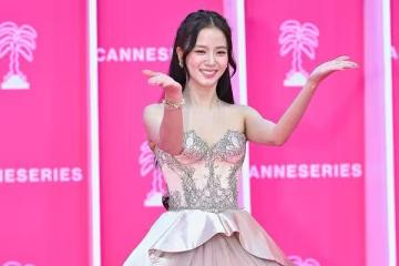 Jisoo坎城對視粉絲一個個打招呼　嘴型暖答「謝謝」表情全被拍