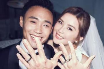 快訊／阿Sa結婚了！　閃嫁小10歲教練男友：恭喜我嫁你，恭喜你娶我
