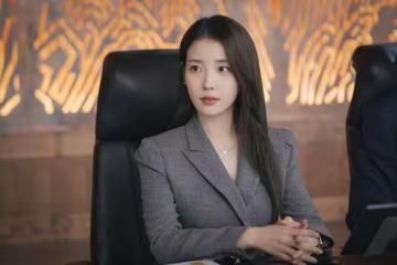 IU提離婚又索吻邊佑錫　30CM身高差親不到「1舉動超可愛」