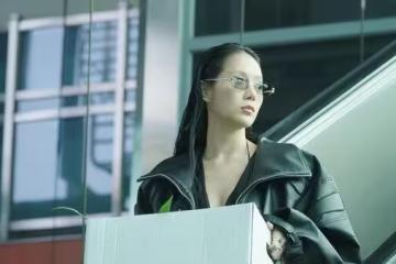 人氣韓女星出意外!失去重心「滾下電扶梯」 拍攝中斷緊急送醫