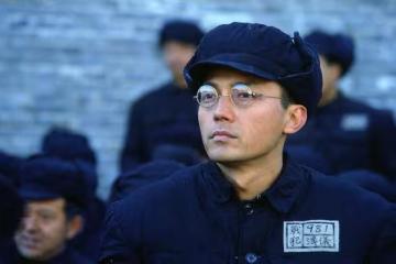 「亞洲第一美男」尊龍素顏上陣自帶妝感 陳沖讚嘆:魅力源於充滿秘密
