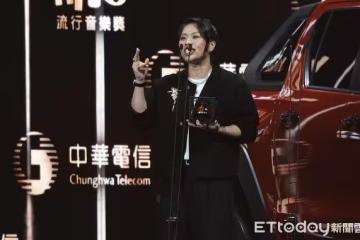 葛仲珊沉潛9年復出奪獎! 緊抱「親密伴侶」登小巨蛋掀暴動