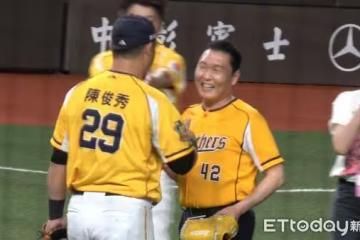 直擊／萬人嗨爆！天王睽違12年降臨台灣　PSY現大巨蛋：中信兄弟加油