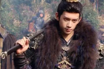 《逐玉》學霸男星爆降級轉學!挨轟「爸媽瘋了」網抓包狂拍戲缺課