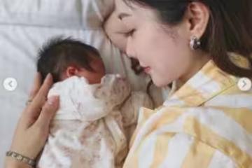陶晶瑩「親自送大紅包」給納豆女兒！依依感動：忙到不行還趕場來看
